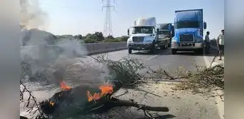 Paro agrario: productores arroceros y bananeros bloquean vías en varias regiones y exigen declarar en emergencia el sector Paro agrario: productores arroceros y bananeros bloquean vías en varias regiones y exigen declarar en emergencia el sector