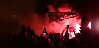 Más de 700 detenidos y un muerto dejaron los disturbios en Francia por la victoria del PSG en la Champions League Más de 700 detenidos y un muerto dejaron los disturbios en Francia por la victoria del PSG en la Champions League
