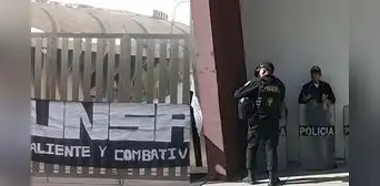 Toman área de Sociales de la UNSA: denuncian a exrector y actual gobernador de Arequipa por presunto desfalco de S/8 millones Toman área de Sociales de la UNSA: denuncian a exrector y actual gobernador de Arequipa por presunto desfalco de S/8 millones