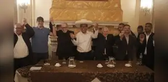 Roberto Sánchez aparece junto a Belmont, López Chau y George Forsyth: excandidatos le brindan su apoyo frente a Fujimori Roberto Sánchez aparece junto a Belmont, López Chau y George Forsyth: excandidatos le brindan su apoyo frente a Fujimori