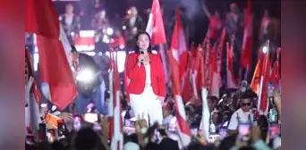Barra de Universitario rechaza cierre de campaña de Keiko: "Por memoria, justicia y dignidad, Fujimori nunca más" Barra de Universitario rechaza cierre de campaña de Keiko: "Por memoria, justicia y dignidad, Fujimori nunca más"