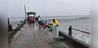 Oleaje anómalo cierra puertos en Perú: más de 500 pescadores afectados en Chincha y suspenden tours a Islas Ballestas Oleaje anómalo cierra puertos en Perú: más de 500 pescadores afectados en Chincha y suspenden tours a Islas Ballestas