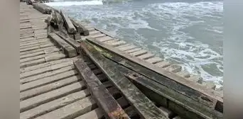 ¡Histórico muelle en ruinas! Fuertes oleajes dejan graves daños en puerto de Chiclayo y perjudican a pescadores