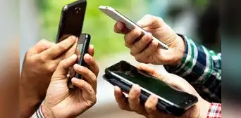 Científicos revelan una inesperada relación entre el uso de smartphones y la caída de la natalidad en distintos países