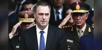 El jefe de Gabinete de Milei omitió declarar US$500.000 y se suma a inocencia fiscal para evitar dar explicaciones El jefe de Gabinete de Milei omitió declarar US$500.000 y se suma a inocencia fiscal para evitar dar explicaciones
