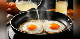 ¿Quieres huevos fritos perfectos? Olvida el aceite y usa este ingrediente secreto para potenciar su sabor