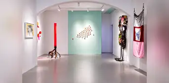 Instalaciones, dibujo, cerámica, textil y escultura en la muestra colectiva “Maneras de estar vivo”, por Czar Gutiérrez Instalaciones, dibujo, cerámica, textil y escultura en la muestra colectiva “Maneras de estar vivo”, por Czar Gutiérrez