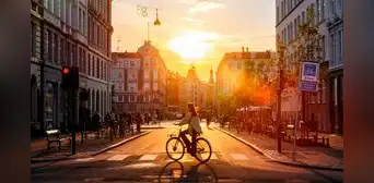 No es Paris, ni Roma: la ciudad que decidió desaparecer los coches del centro y terminó convirtiéndose en el mejor lugar del mundo para caminar No es Paris, ni Roma: la ciudad que decidió desaparecer los coches del centro y terminó convirtiéndose en el mejor lugar del mundo para caminar