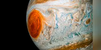 Capaz de albergar 2 Tierras: la mayor tormenta del sistema solar, activa desde hace casi 200 años, podría desaparecer Capaz de albergar 2 Tierras: la mayor tormenta del sistema solar, activa desde hace casi 200 años, podría desaparecer