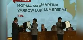 Norma Yarrow rechaza foto con Burneo en entrega de credenciales y asistentes la critican: "Malcriada, más respeto" Norma Yarrow rechaza foto con Burneo en entrega de credenciales y asistentes la critican: "Malcriada, más respeto"