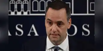 Manuel Adorni renunció como jefe de Gabinete de Milei en medio de acusaciones por corrupción Manuel Adorni renunció como jefe de Gabinete de Milei en medio de acusaciones por corrupción