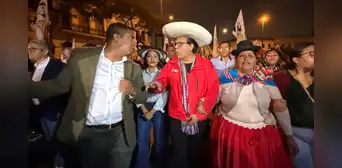 Roberto Sánchez encabeza movilización en defensa del voto: "El pueblo exige justicia electoral" Roberto Sánchez encabeza movilización en defensa del voto: "El pueblo exige justicia electoral"
