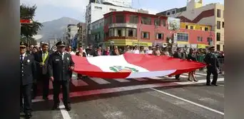 Corte del Santa presente en desfile cívico por San Pedrito