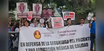 Colegio Médico protesta contra autógrafa que permite reconocer experiencia y estudios en el extranjero para ser especialista