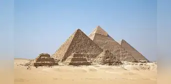 Unas tumbas de 5.000 años de antigüedad guardarían los secretos del origen de las pirámides de Giza Unas tumbas de 5.000 años de antigüedad guardarían los secretos del origen de las pirámides de Giza