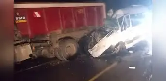 Cuatro fallecidos y 13 heridos tras fatal accidente: miniván y camión colisionaron en Puno Cuatro fallecidos y 13 heridos tras fatal accidente: miniván y camión colisionaron en Puno