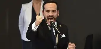 Abelardo de la Espriella eliminará la "paz total" de Petro y reactivará las órdenes de captura contra grupos armados Abelardo de la Espriella eliminará la "paz total" de Petro y reactivará las órdenes de captura contra grupos armados