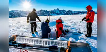 Perforan un glaciar de los Alpes a casi 3.500 metros y hallan rastros de la Edad Media ocultos en el hielo durante siglos Perforan un glaciar de los Alpes a casi 3.500 metros y hallan rastros de la Edad Media ocultos en el hielo durante siglos