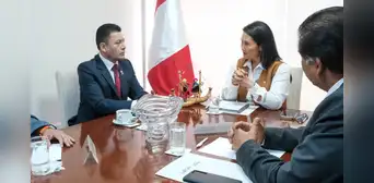 Alcalde de Puno se reunió con Keiko Fujimori y pidió crear comisión que investigue muertes en protestas Alcalde de Puno se reunió con Keiko Fujimori y pidió crear comisión que investigue muertes en protestas
