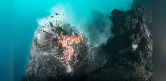 Científicos franceses observan en vivo cómo se divide la Tierra y una cantidad inimaginable de lava forma un nuevo fondo oceánico Científicos franceses observan en vivo cómo se divide la Tierra y una cantidad inimaginable de lava forma un nuevo fondo oceánico