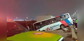 Bus de AeroDirecto Sur se despista y vuelca entrando al Aeropuerto Jorge Chávez en el Callao