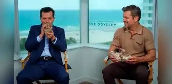 ¡Regalos del Perú! Matt Damon y John Leguizamo, protagonistas de ‘La Odisea’, fueron sorprendidos con caballos de totora