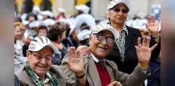 Perú está envejeciendo: en 2040 habrá más adultos mayores que menores de 15 años, según INEI Perú está envejeciendo: en 2040 habrá más adultos mayores que menores de 15 años, según INEI