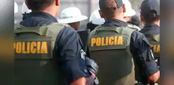 Confirman condena de 17 años contra tres policías por torturar y abusar de mujer trans Azul Rojas en La Libertad Confirman condena de 17 años contra tres policías por torturar y abusar de mujer trans Azul Rojas en La Libertad