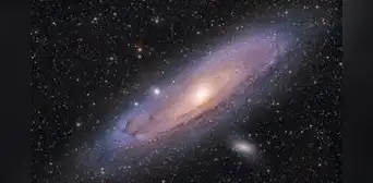 Astrónomos detectan el azúcar de las frambuesas en el centro de la Vía Láctea que ayudaría a explicar el origen de la vida Astrónomos detectan el azúcar de las frambuesas en el centro de la Vía Láctea que ayudaría a explicar el origen de la vida