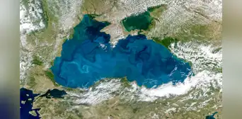 Un satélite de la NASA captura desde el espacio cómo el Mar Negro cambia de color a un brillante turquesa