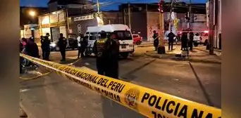 Asesinan a “Chiki”, conductora de combi, frente a sus pasajeros en la av. Colonial en Lima Cercado Asesinan a “Chiki”, conductora de combi, frente a sus pasajeros en la av. Colonial en Lima Cercado