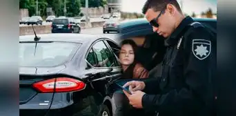 En este país pueden detenerte por conducir un automóvil negro: solo permiten un color y tiene una explicación inesperada En este país pueden detenerte por conducir un automóvil negro: solo permiten un color y tiene una explicación inesperada