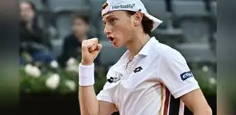 ¡A cuartos de final! Ignacio Buse venció a Kilian Feldbausch en espectacular remontada y sigue firme en el ATP 250 de Kitzbühel ¡A cuartos de final! Ignacio Buse venció a Kilian Feldbausch en espectacular remontada y sigue firme en el ATP 250 de Kitzbühel