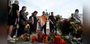 Policía alemana abate al sospechoso del atentado terrorista durante el Día del Orgullo LGBTQ en Berlín: dejó un muerto y 29 heridos Policía alemana abate al sospechoso del atentado terrorista durante el Día del Orgullo LGBTQ en Berlín: dejó un muerto y 29 heridos