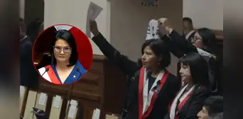 Oposición muestra fotografías de los fallecidos en protestas sociales y se retira antes del mensaje de Keiko Fujimori