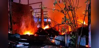 ¿Ataque extorsivo? Voraz incendio reduce a cenizas almacén de madera en Ate y afecta a familias ¿Ataque extorsivo? Voraz incendio reduce a cenizas almacén de madera en Ate y afecta a familias