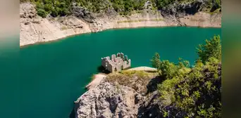 Los bajos niveles de agua por la sequía revela un pedazo de la historia en un lago de Italia