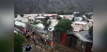 Chile enfrenta su segundo temporal en semanas con 2 fallecidos, 180.000 personas sin luz y alerta roja en varias regiones Chile enfrenta su segundo temporal en semanas con 2 fallecidos, 180.000 personas sin luz y alerta roja en varias regiones