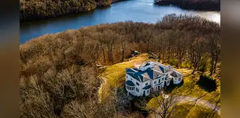 Por mejorar la vista de su casa al lago, una pareja taló los árboles de su vecino y terminó con una multa de más de US$600.000