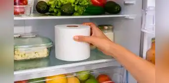 Introducen un rollo de papel higiénico en el refrigerador: la inesperada razón por la que cada vez más personas lo hacen