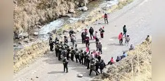 Paro indefinido en Yauyos: comuneros bloquean vía a Chupaca en quinto día de protesta contra minera Corona