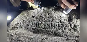 Arqueólogos desenterraron una rara y misteriosa piedra rúnica en un yacimiento antiguo en las Islas Feroe Arqueólogos desenterraron una rara y misteriosa piedra rúnica en un yacimiento antiguo en las Islas Feroe