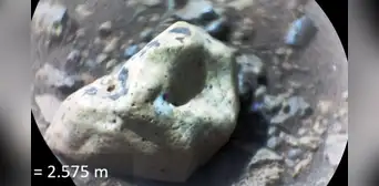 La NASA siguió una pista en Marte y terminó encontrando una gema tras golpear una roca con Perseverance La NASA siguió una pista en Marte y terminó encontrando una gema tras golpear una roca con Perseverance
