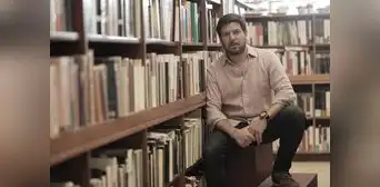 Renato Cisneros: “En todo narrador hay un deseo de dinamitar el lugar de donde proviene”