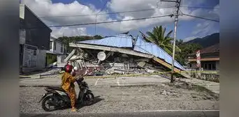 Indonesia eleva a 53 los muertos por el terremoto de magnitud 7,7 que dejó graves daños en la isla de Flores Indonesia eleva a 53 los muertos por el terremoto de magnitud 7,7 que dejó graves daños en la isla de Flores