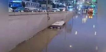 Bus sigue atrapado bajo el agua en bypass de Pachacútec tras más de 12 horas sumergido en VMT Bus sigue atrapado bajo el agua en bypass de Pachacútec tras más de 12 horas sumergido en VMT