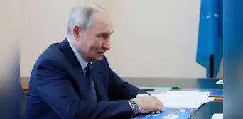 Por temor a que el Kremlin confisque su dinero para la guerra, rusos retiran miles de millones de sus cuentas bancarias Por temor a que el Kremlin confisque su dinero para la guerra, rusos retiran miles de millones de sus cuentas bancarias