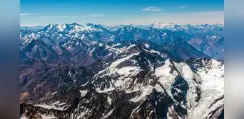 Los Andes parecían estar en silencio, pero científicos detectaron 803 terremotos ocultos que revelan que la cordillera sigue moviéndose Los Andes parecían estar en silencio, pero científicos detectaron 803 terremotos ocultos que revelan que la cordillera sigue moviéndose
