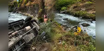 Carretera Central: miniván con pasajeros se despista y cae al río Rímac en Chicla dejando seis heridos
