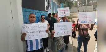 Colegios de VES y VMT siguen afectados por los aniegos: padres exigen aulas y materiales para sus hijos Colegios de VES y VMT siguen afectados por los aniegos: padres exigen aulas y materiales para sus hijos